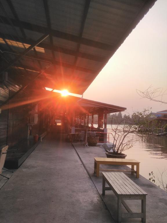 Patchaya Guesthouse アムパワー エクステリア 写真